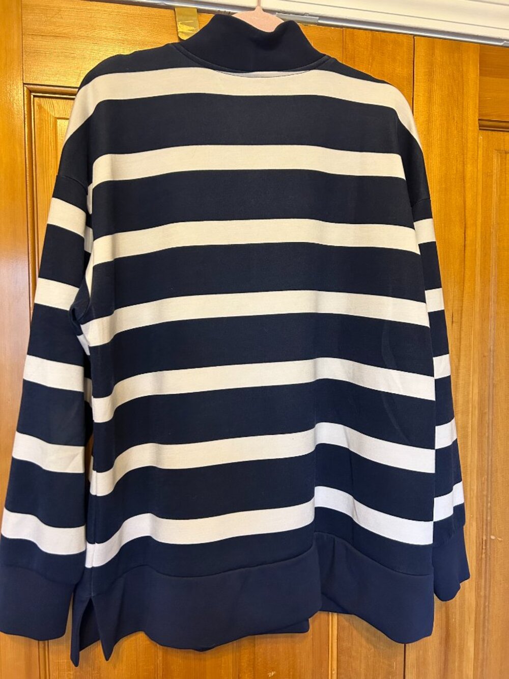 Belle by Kim Gravel sweatshirt/top - SZ L - Picture 3 of 3